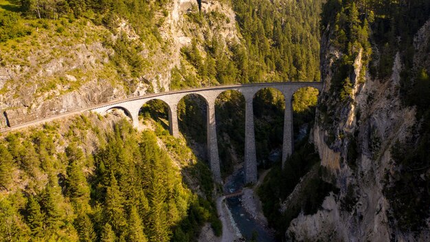 Foto landwasser-brug in zwitserland