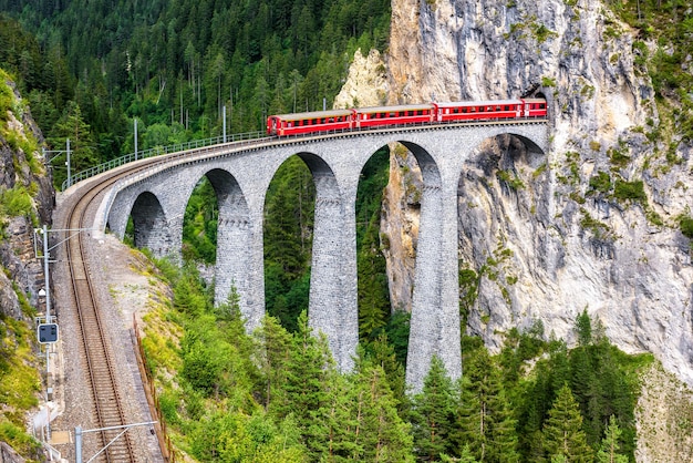 Filisur 스위스의 Landwasser Viaduct