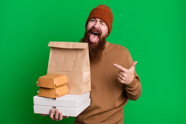 Foto lange baard en rood haar coole man bezorging en afhaalmaaltijden concept