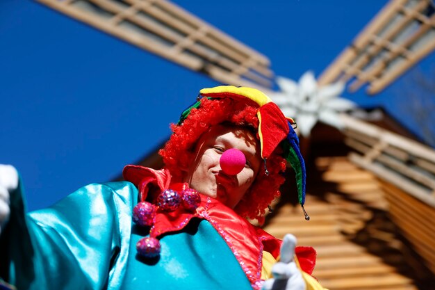 Foto lange clown. grappige clown