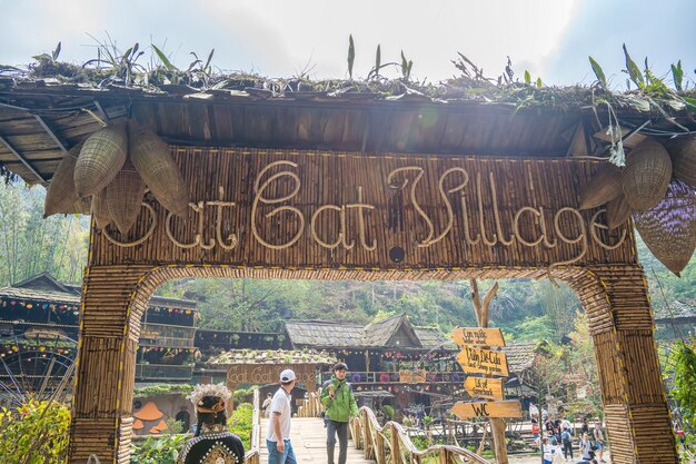 Photo lao cai vietnam mar 12 2023 the surrounding area within the tien sa waterfall is filled with water turbines and tourists at near cat cat village tourists exploring the area