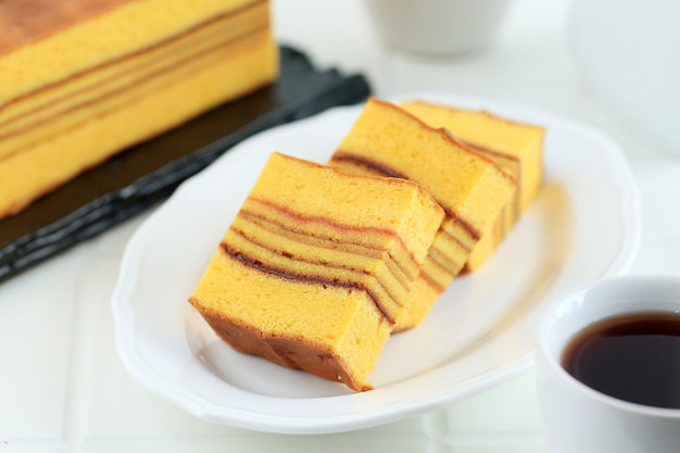 Photo lapis philipine or legit filipin thousand layer cake with sponge cake