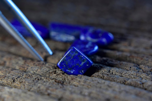 Lapislazuli blauwe lapiz sieraden lapiz steen lapiz geïsoleerde edelsteen