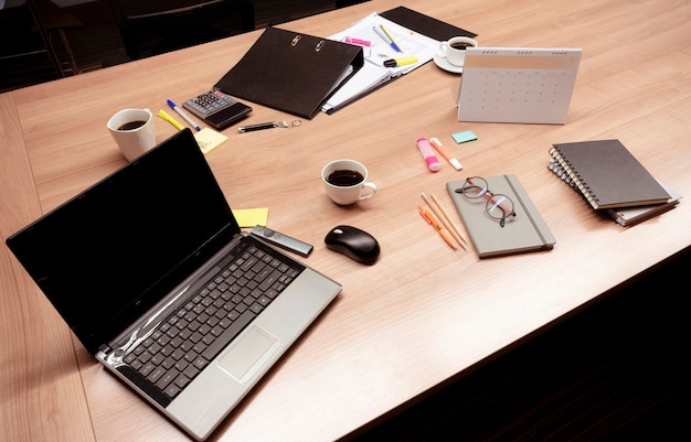 Photo laptop and accessory on table