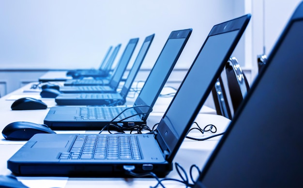 Photo laptop arranging rows in the training room