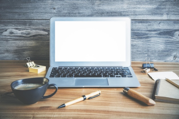 Photo laptop and coffee on wood