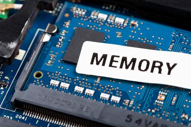 Foto computer portatile modulo di memoria ram installato dettaglio dell'oggetto macro primo piano estremo nessuno