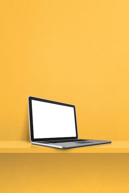 黄色い棚の上のラップトップコンピューター。垂直の背景。 3Dイラストレーション