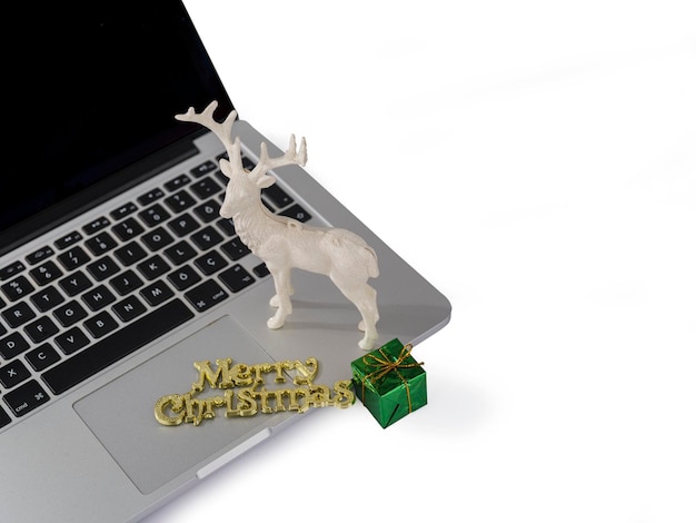 Laptop en kerstversiering