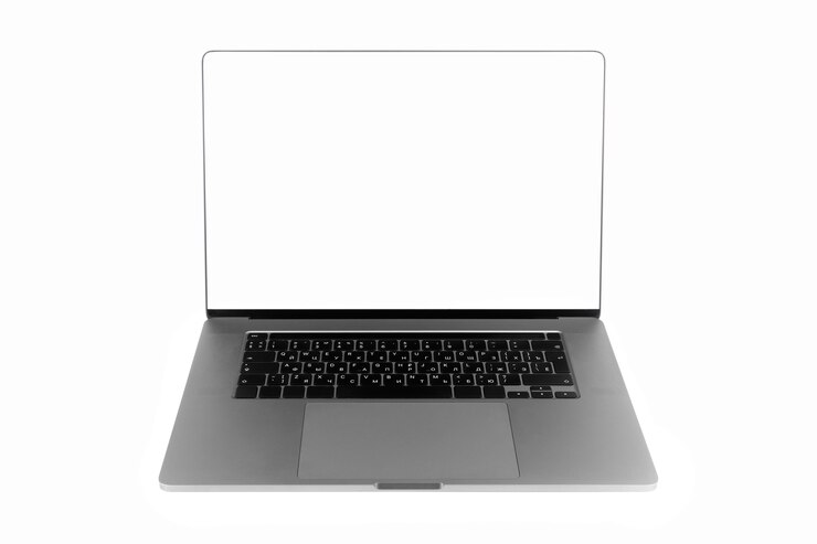 Laptop met een wit leeg scherm en een dun frame, in een aluminium behuizing op een witte achtergrond