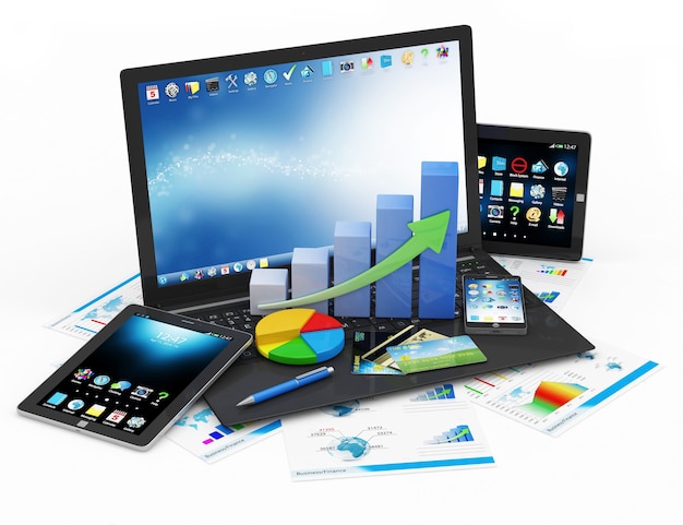 Laptop met zakelijke grafiekcirkeldiagram en smartphone naast tablet en financiële rapporten
