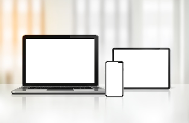 사무실 책상 내부에 노트북, 휴대 전화 및 디지털 태블릿 PC