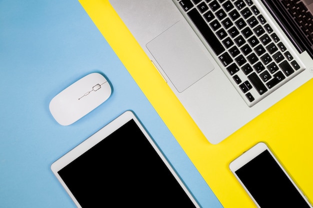 Photo laptop with tablet and smartphone on table