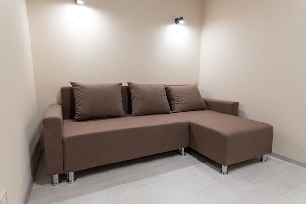 Photo large brown sofa with cushions with living room