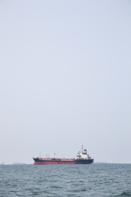 Photo large cargo ship