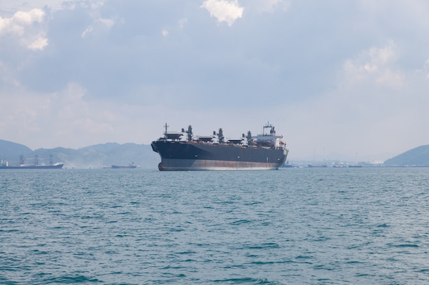 Photo large cargo ship