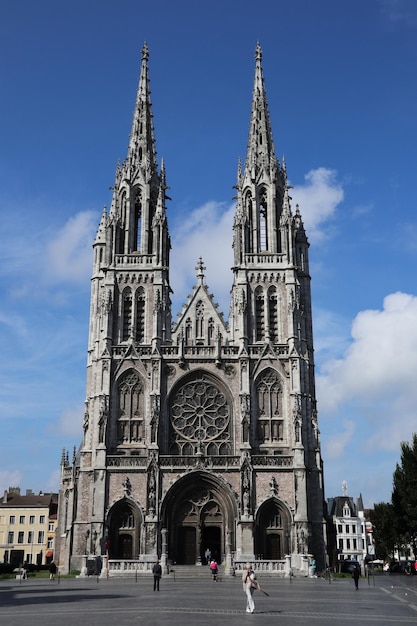 A large cathedral with a clock on the front of it