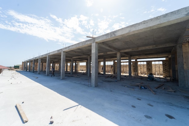 Photo a large concrete building with the word building on it