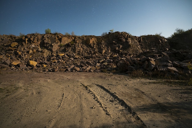 Photo large deposits of stone materials near a mining quarry