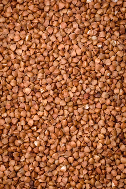 生の麦の大粒は茶色である