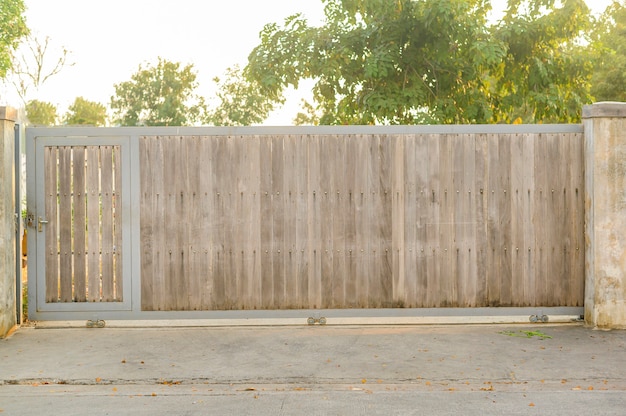 Photo large old wooden gate  the entrance, background concept