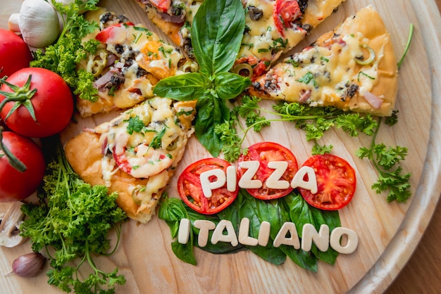 Photo large pizza on a wooden table. restaurant.