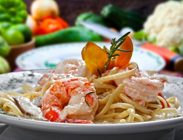 Large shrimp with pasta