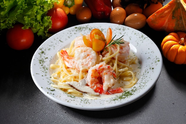 Large shrimp with pasta