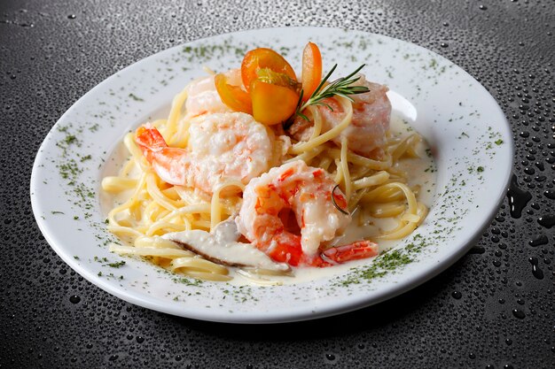 Large shrimp with pasta