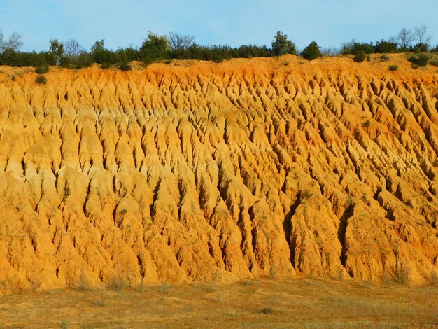 Photo a large yellow brown and orange sand dune