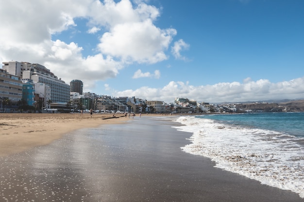 Las canteras uitzicht op het strand kust. gran canaria, canarische eilanden, spanje.