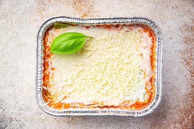 Photo lasagna container snack meal food on the table copy space food background rustic top view