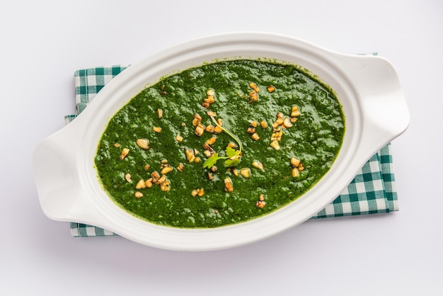 Lasooni palak recipe or dhaba style garlic spinach curry Indian main course served with naan