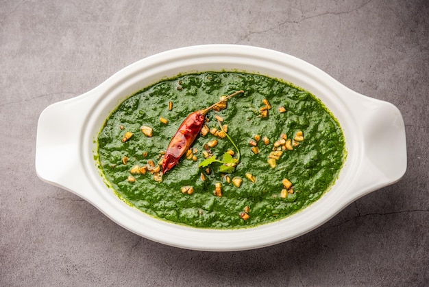 Lasooni palak recipe or dhaba style garlic spinach curry Indian main course served with naan