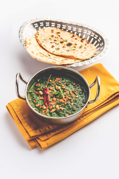 Lasooni palak recipe or dhaba style garlic spinach curry Indian main course served with naan