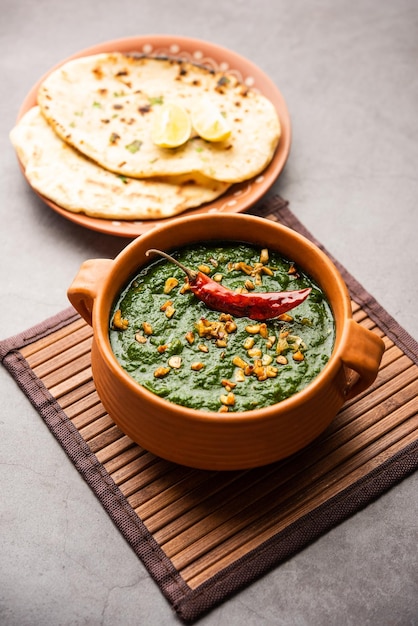 Lasooni palak recipe or dhaba style garlic spinach curry Indian main course served with naan