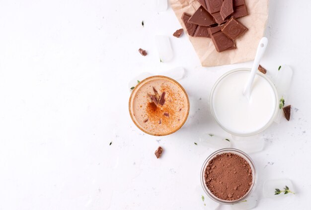 Lassi è una bevanda fredda al cioccolato