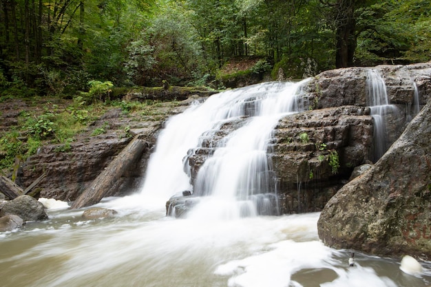 Lastiverwaterval dichtbij Enokavan en Ijevan Armenië