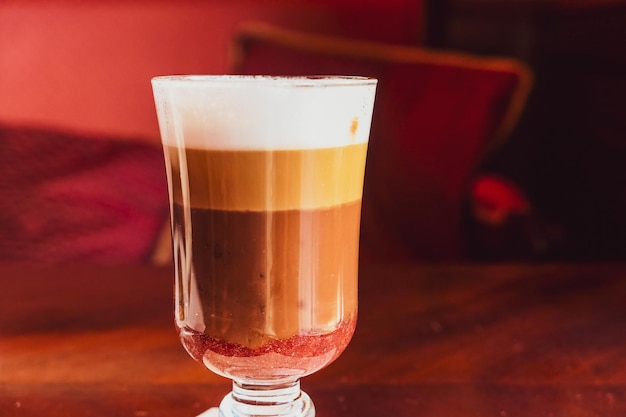 Latte in un ristorante durante una pausa caffè