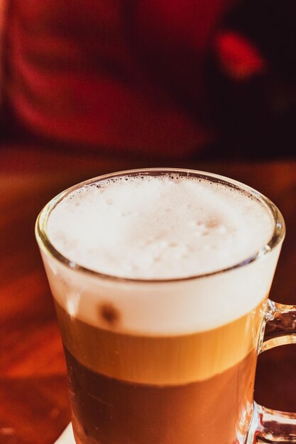 Latte in un ristorante durante una pausa caffè