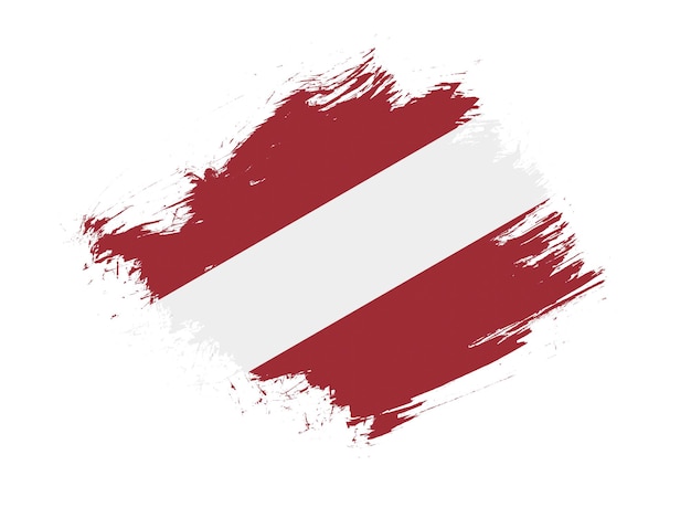 白い背景に抽象的なペイント ブラシ テクスチャ効果を持つラトビアの旗