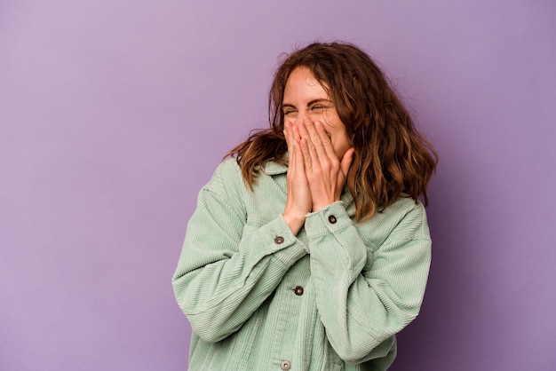 Photo laughing about something covering mouth with hands