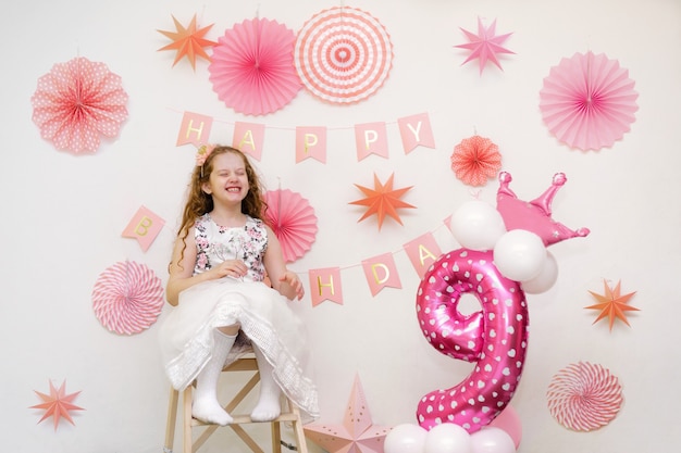 Photo laughing girl on quarantine party at home. birthday holiday concept in pandemic.