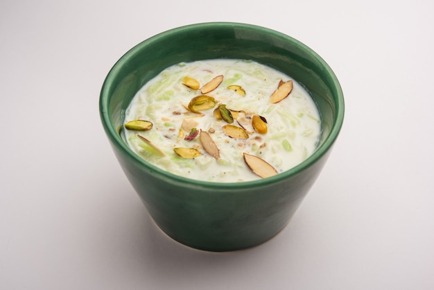 Lauki ki Kheer - Doodhi of Gahiya pap of flespompoen Khir of Payasam, geserveerd in een kom