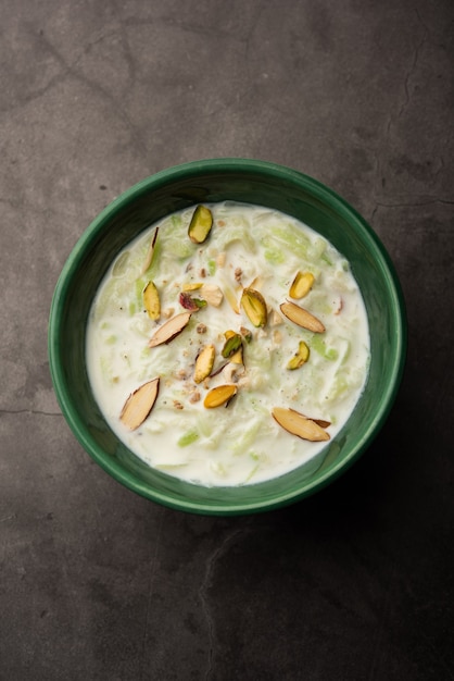 Lauki ki Kheer - Doodhi of Gahiya pap of flespompoen Khir of Payasam, geserveerd in een kom