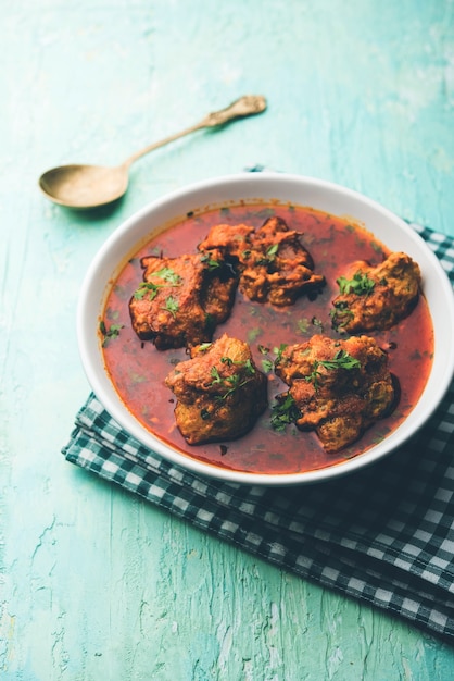 Photo lauki kofta curry made using bottel gourd or doodhi, served in a bowl or karahi. selective focus
