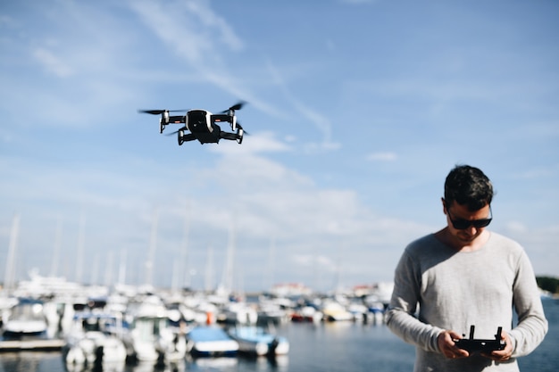 Avvia e visualizza quadrocopter, drone