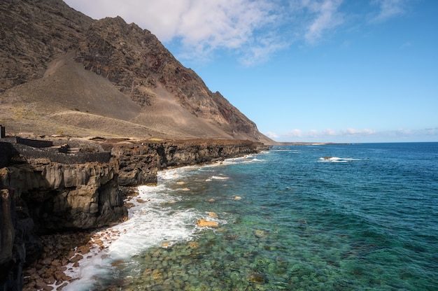 スペイン、カナリア諸島、エルイエロ島の溶岩海岸。エルゴルフォ、生物圏保護区。