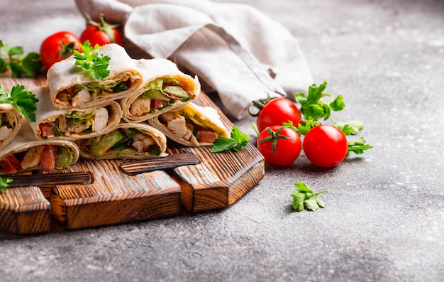 Lavash rolls with chicken and vegetables