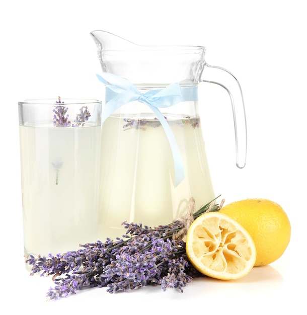 Lavendel limonade geïsoleerd op wit